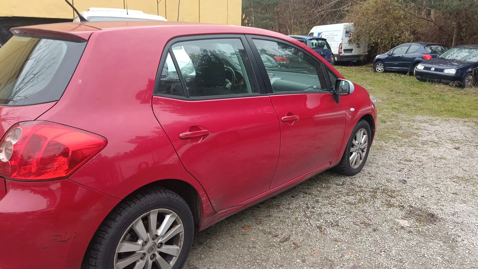 Toyota Auris Executive Rot - 2