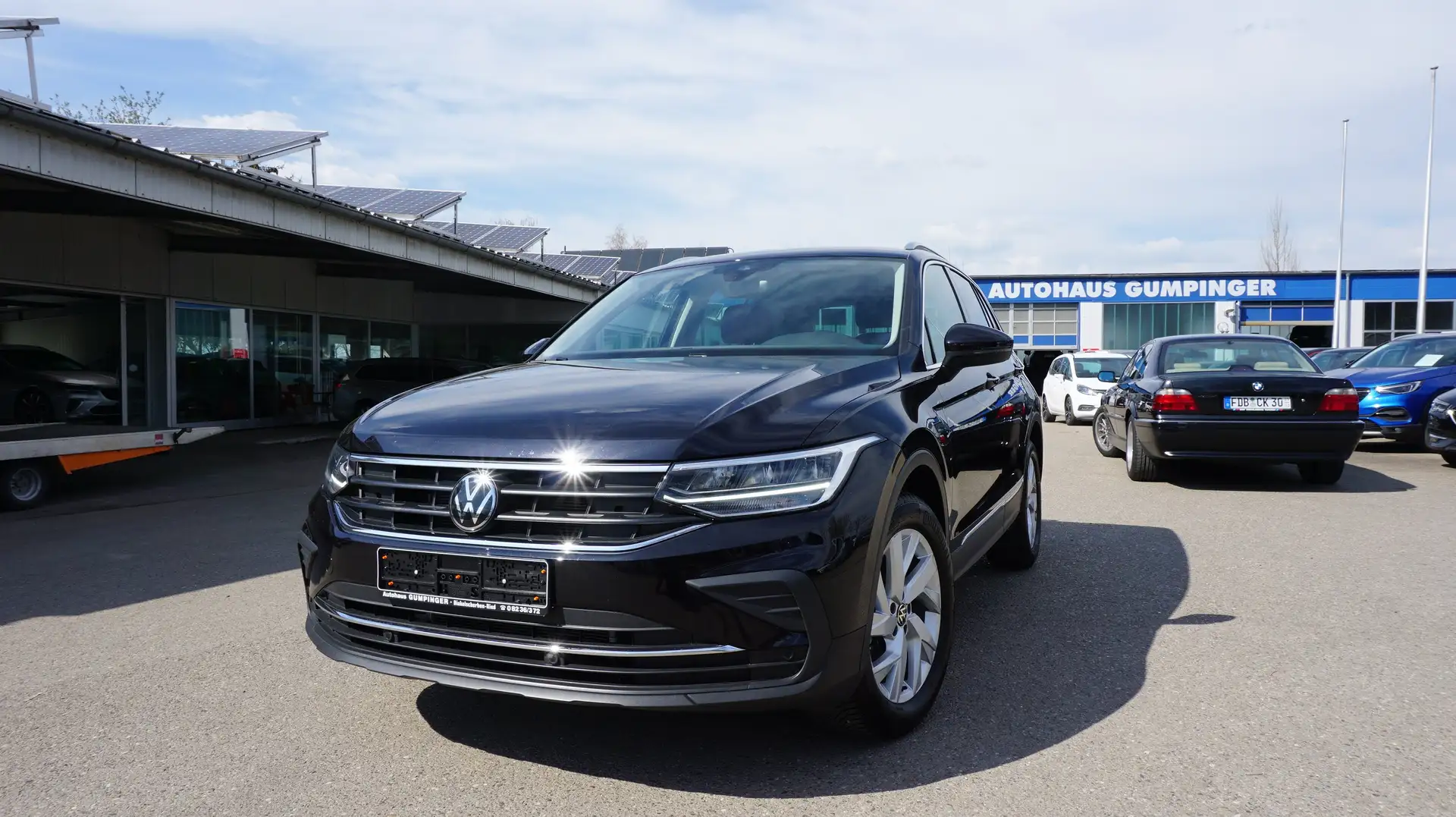 Volkswagen Tiguan 1.5 TSI OPF Move !! 18" !! Allwetter ! Sitzheizung Schwarz - 1
