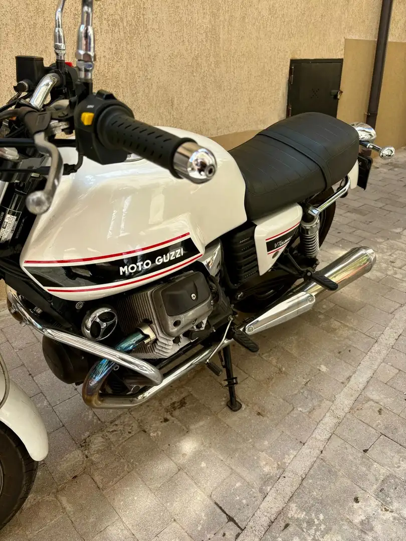 Moto Guzzi V 7 Classic Alb - 1