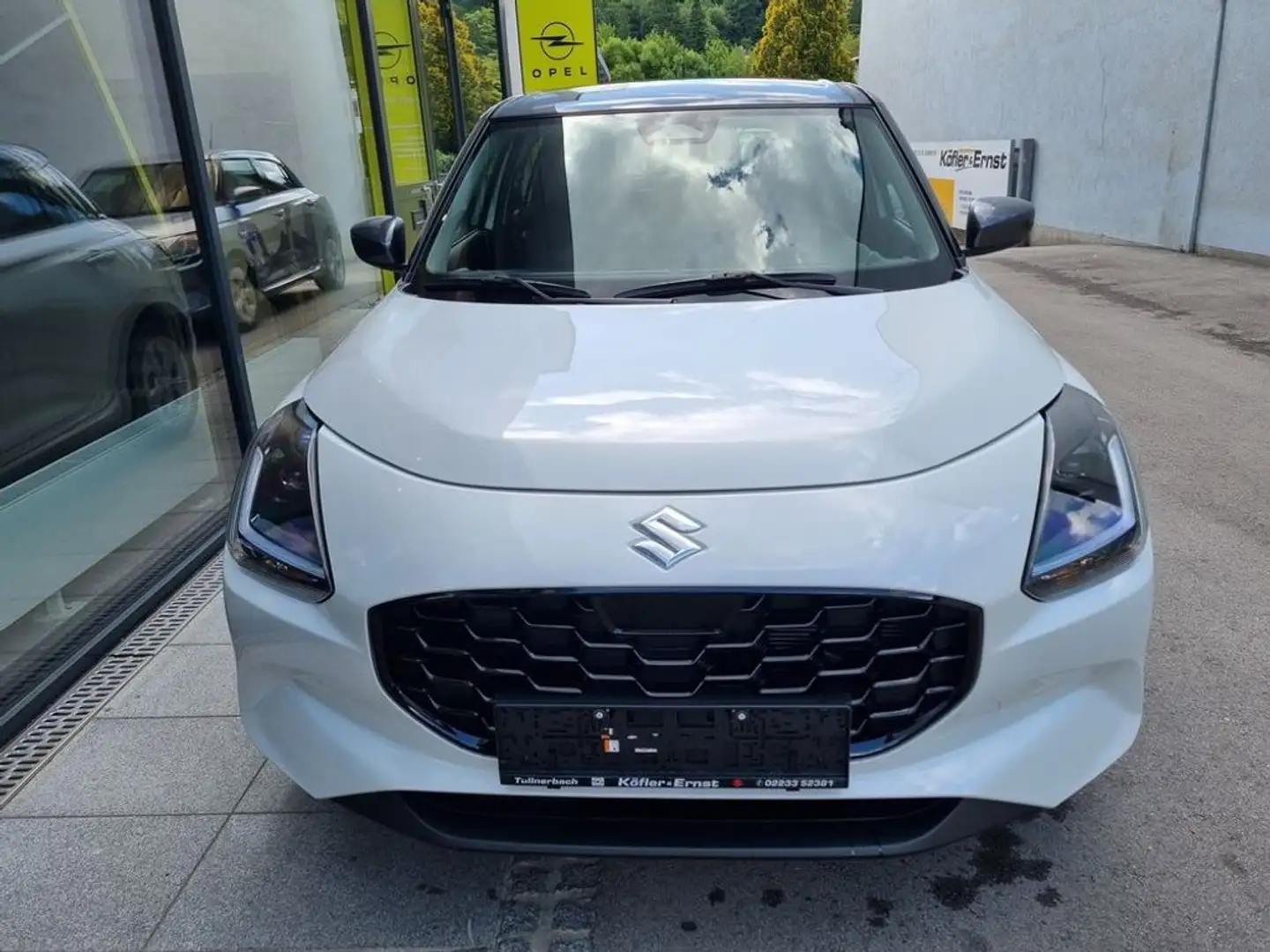 Suzuki Swift 1,2 Hybrid Shine CVT Aut. Weiß - 2
