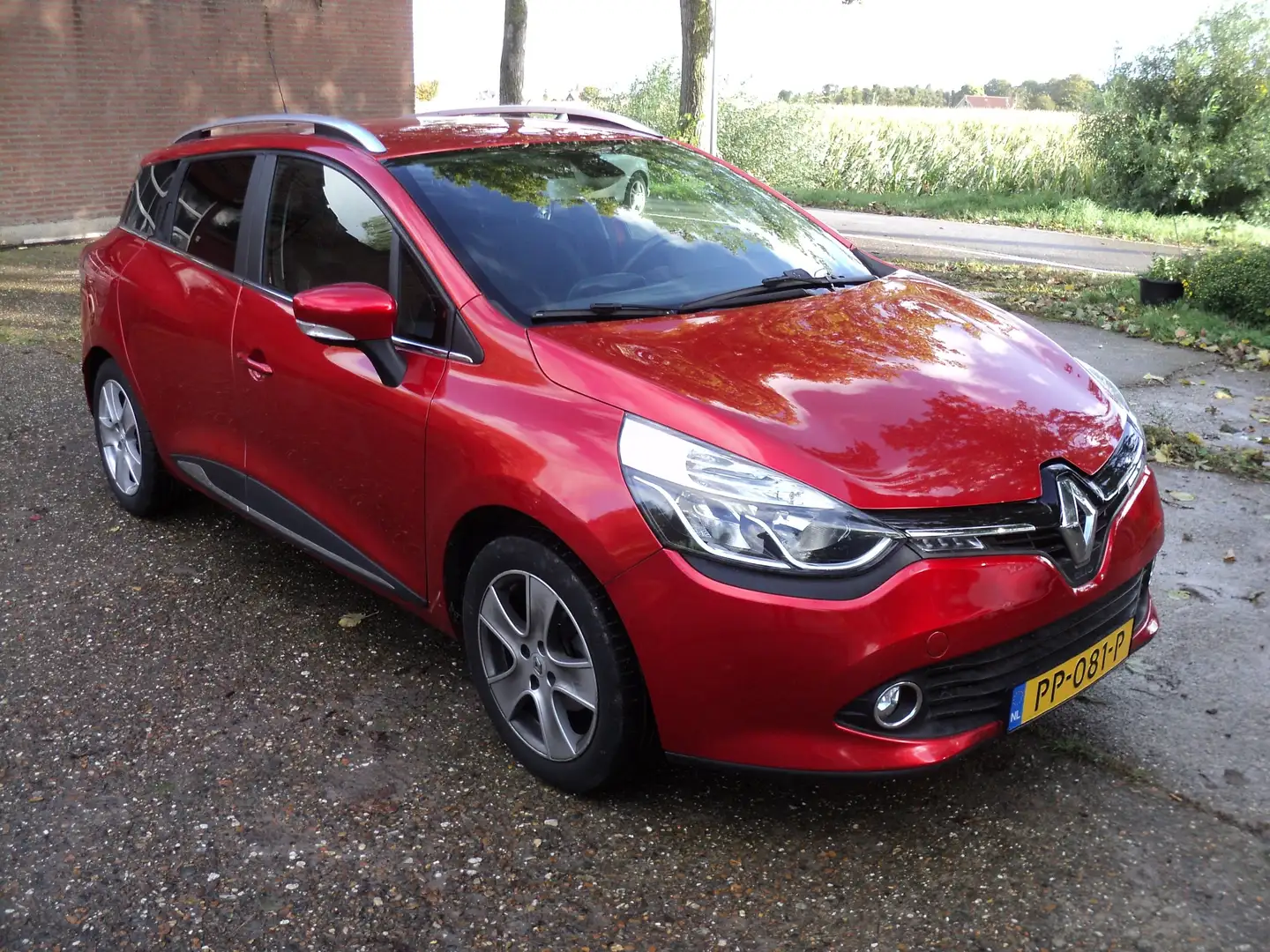Renault Clio 0.9 TCe Iconic Rood - 1