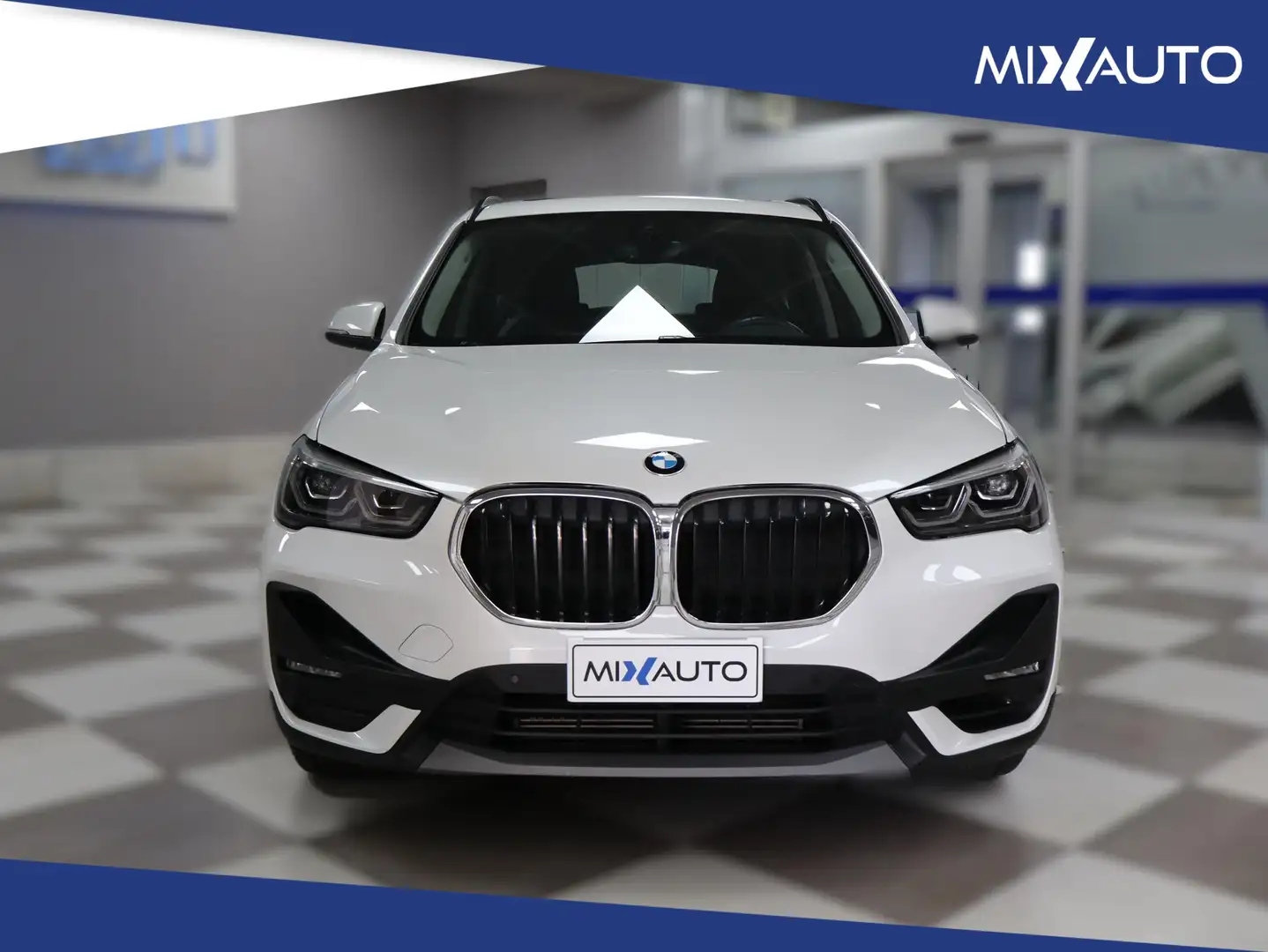 BMW X1 sDrive20i Business Advantage 178CV AUT Wit - 2