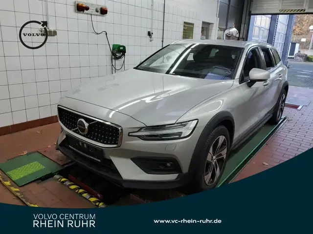 Volvo V60 Cross Country B4 AWD Plus +LICHTPAK+RFK+