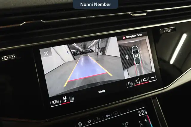 Audi Q8 view 12