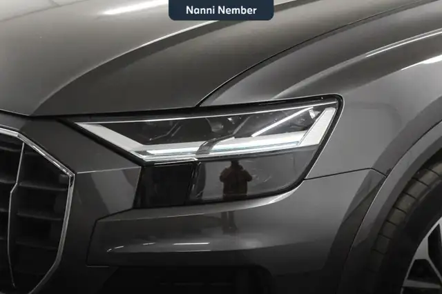 Audi Q8 view 5
