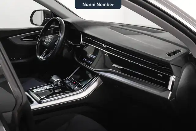 Audi Q8 view 8