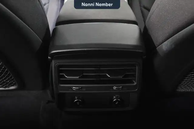 Audi Q8 view 15