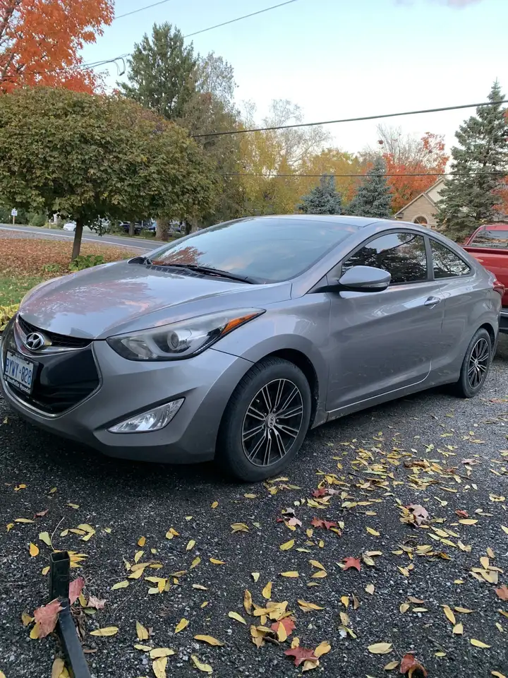 Hyundai ELANTRA photo Hyundai ELANTRA