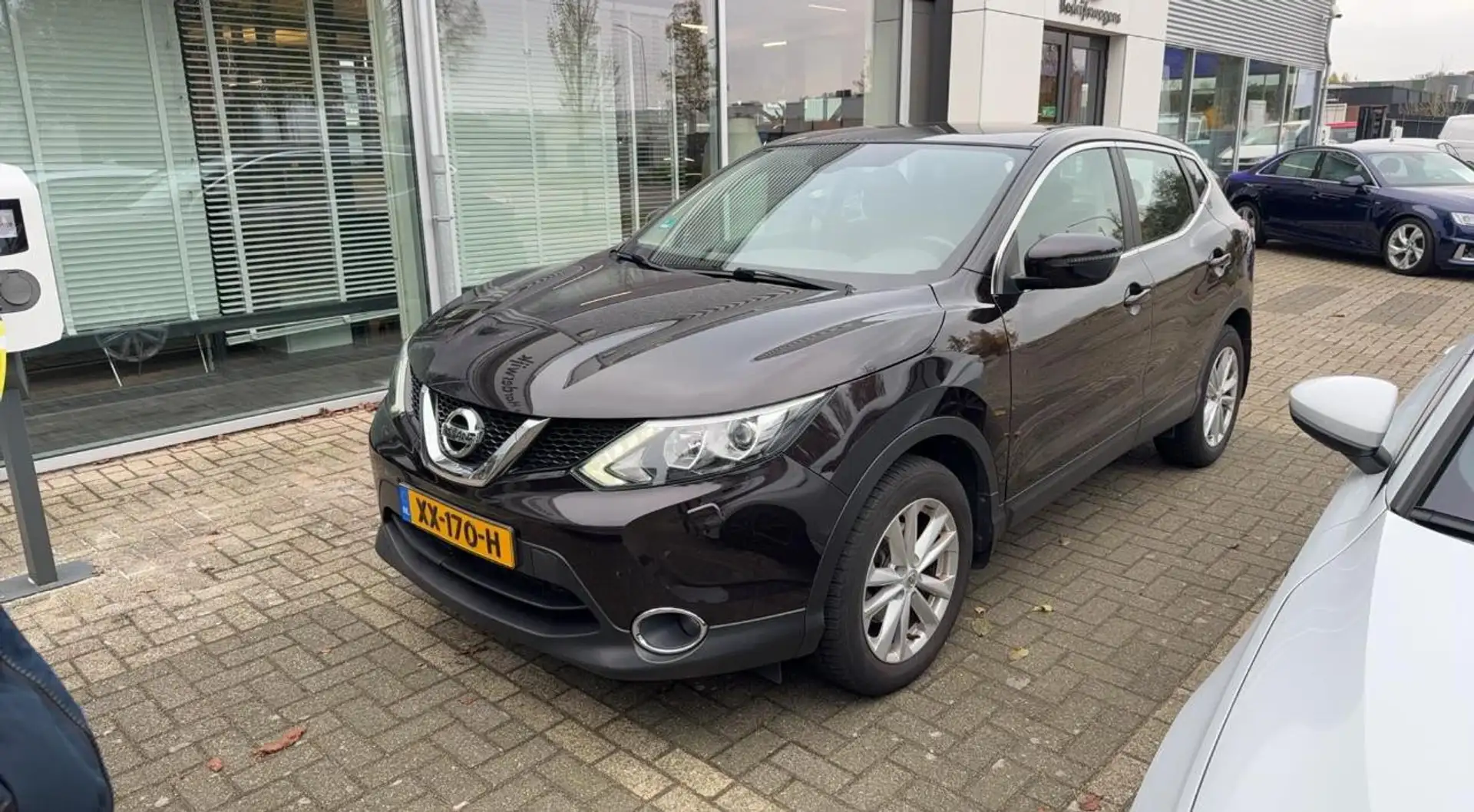 Nissan Qashqai 1.2 N-Vision Paars - 1