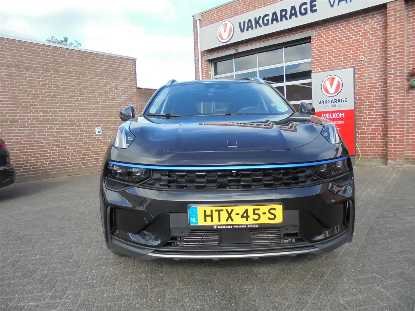 Lynk & Co 01 1.5TD 261pk PHEV 7DCTH||Rijklaar|| Zwart - 2