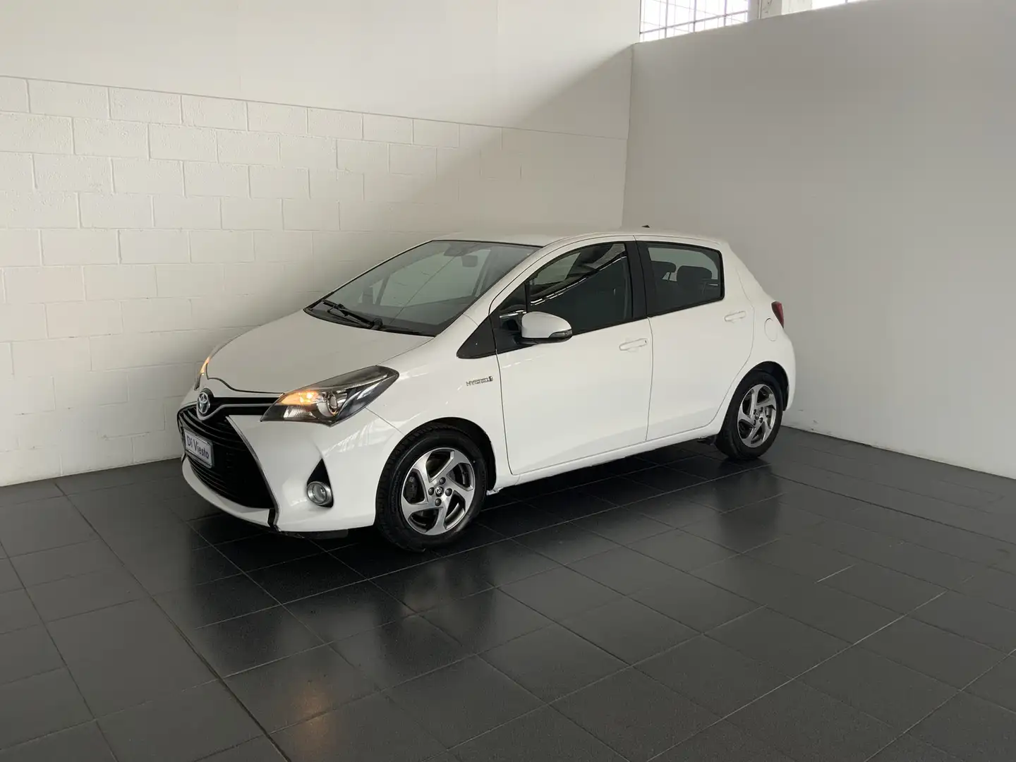 Toyota Yaris 5 porte 1.5 hybrid active my16 Weiß - 1