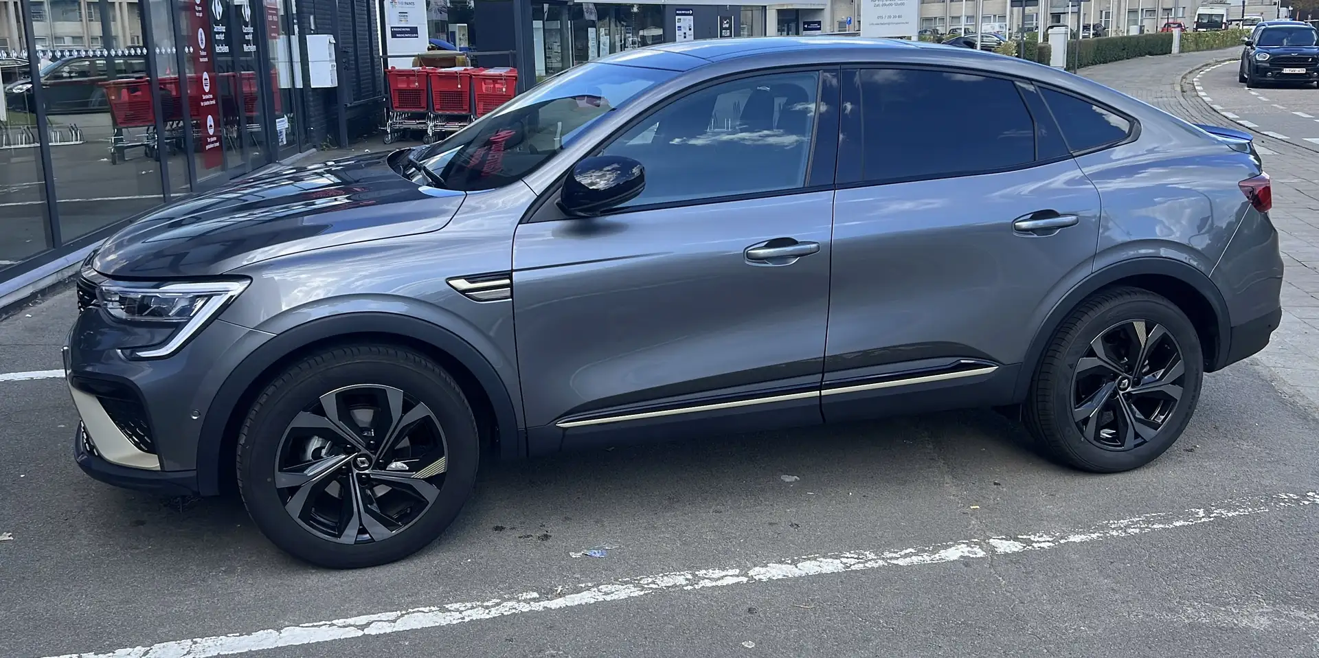 Renault Arkana E-TECH Full Hybrid 145 engineerd Grijs - 1