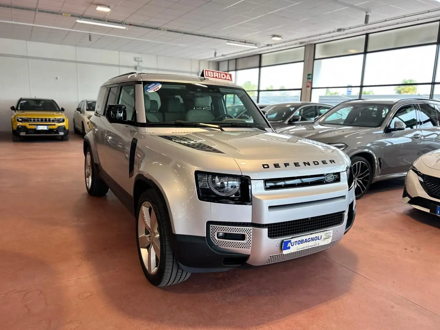 Land Rover Defender 110 HSE 3.0D I6 300 CV AWD Auto MHEV Argento - 2