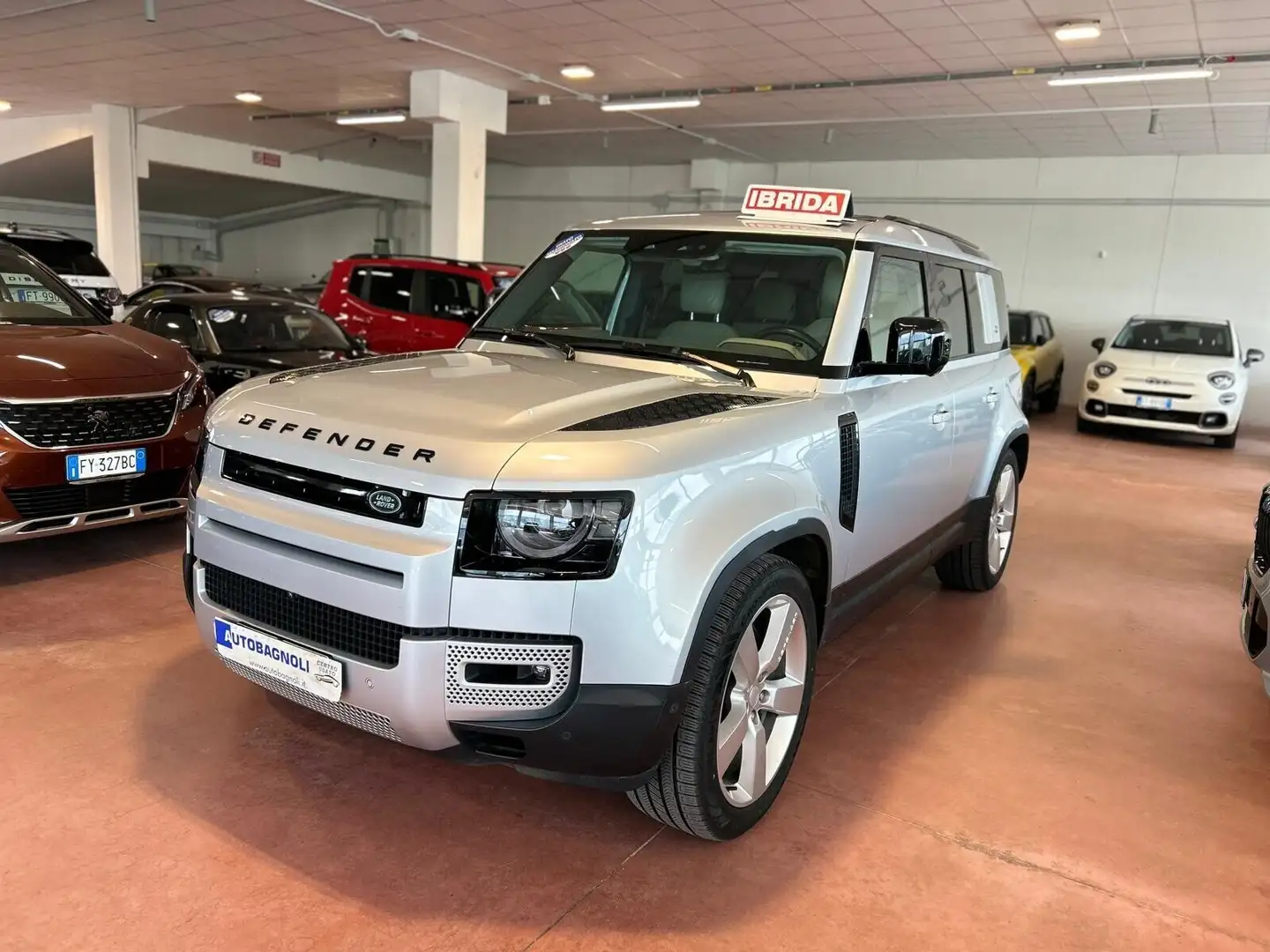 Land Rover Defender 110 HSE 3.0D I6 300 CV AWD Auto MHEV Argento - 1