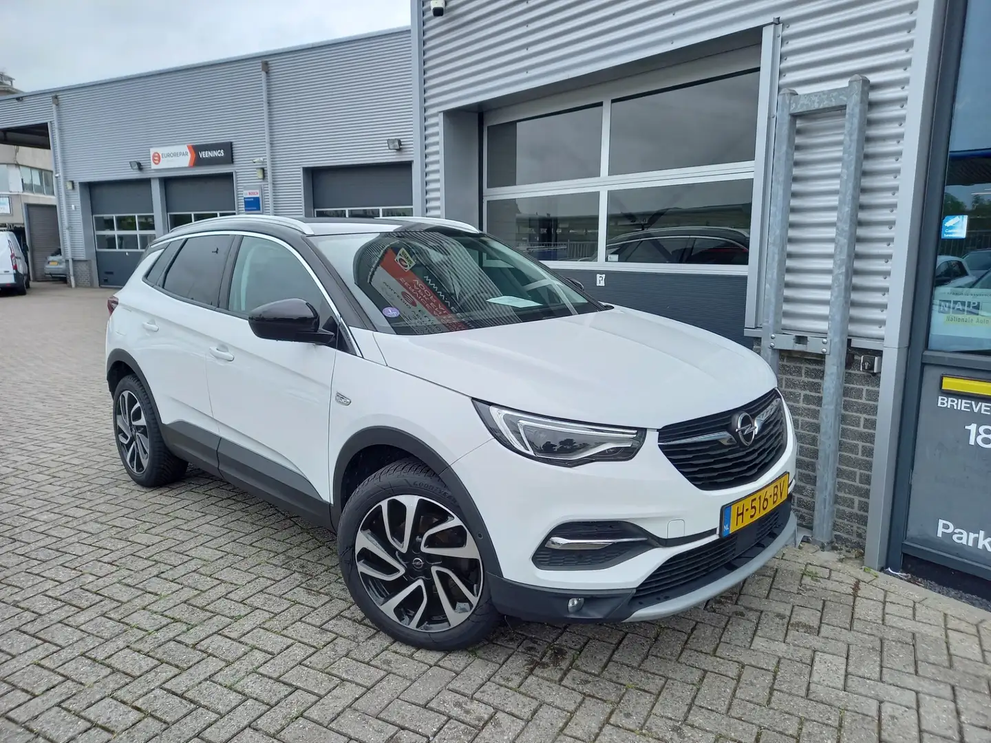 Opel Grandland X 1.2 Turbo Business Executive - LUXE MODEL - CAMERA Biały - 2