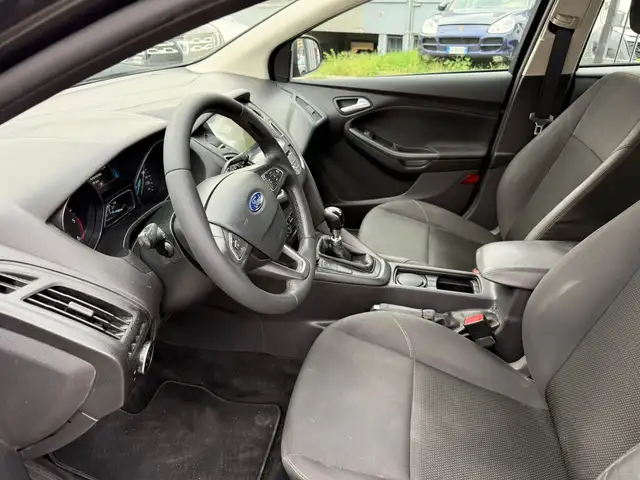 Ford Focus view 8