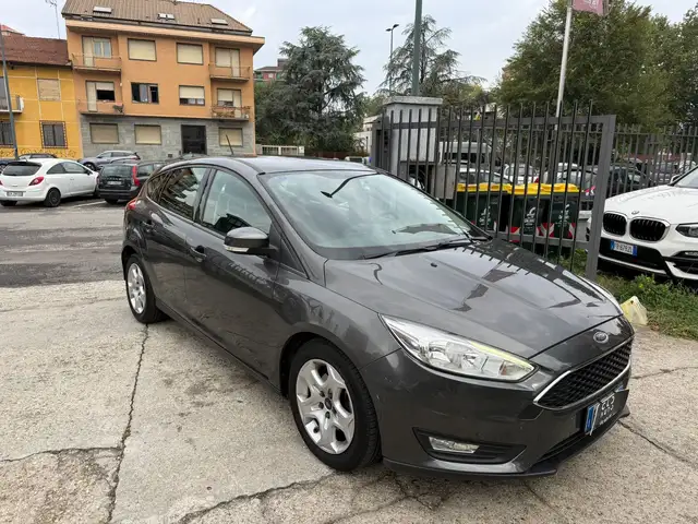 Ford Focus view 5