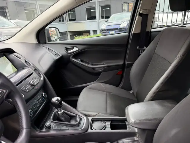 Ford Focus view 9