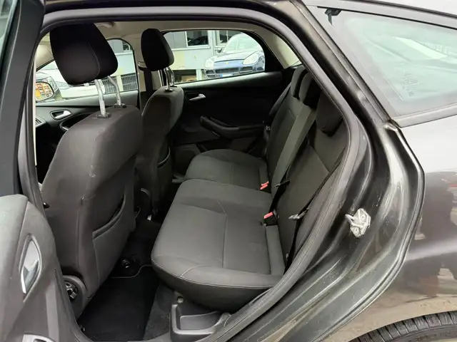 Ford Focus view 11