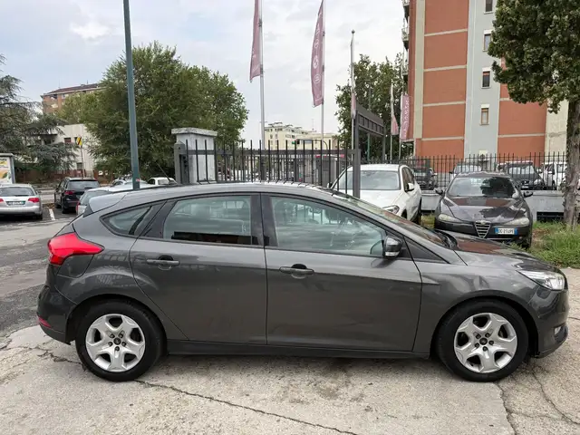 Ford Focus view 4