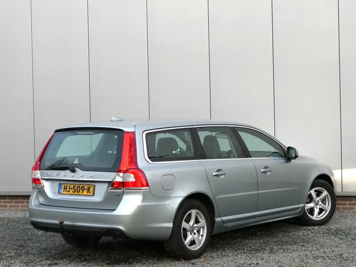 Volvo V70 2.0 T4 Classic Ed. Xenon / Trekhaak / Navi Gris - 2