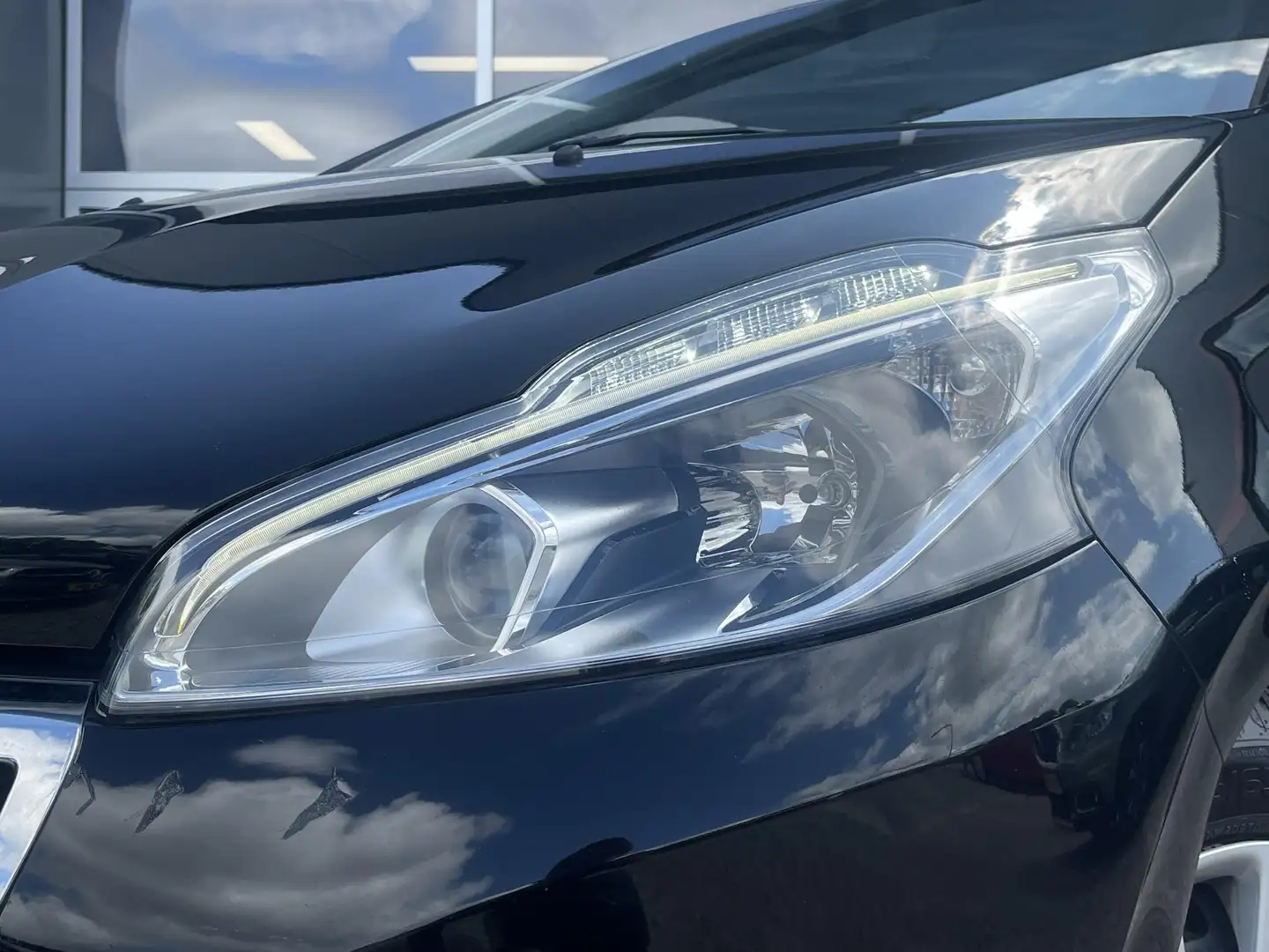 Peugeot 208 1.2 PureTech Blue Lease Active - 59.747 KM - Metal Zwart - 2