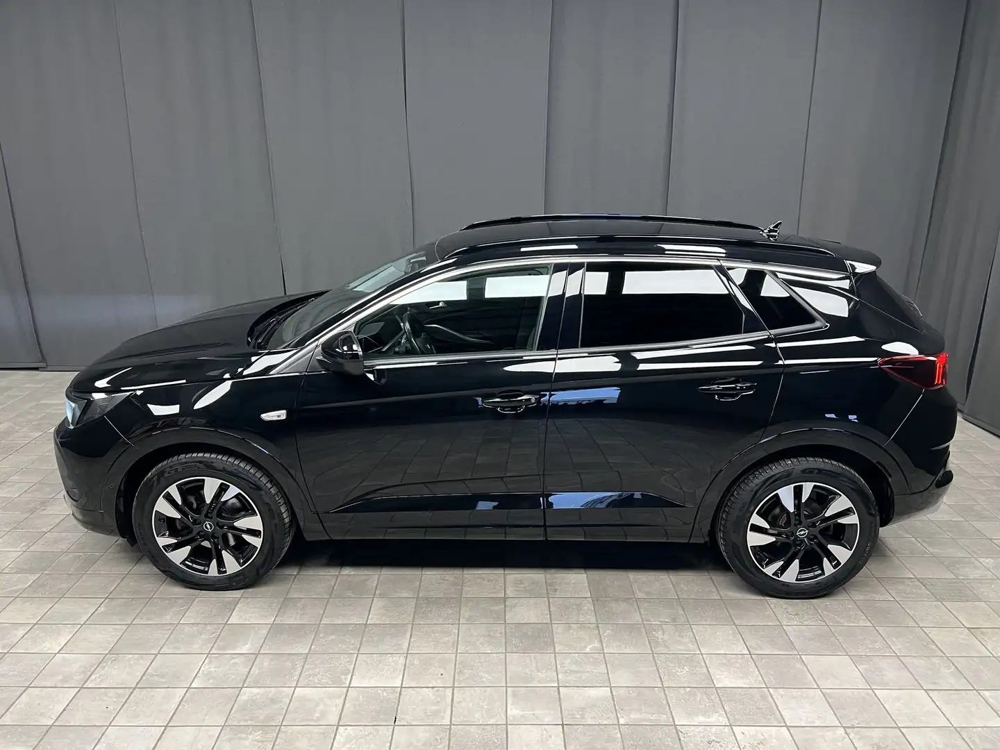 Opel Grandland Opel Grandland Automaat 1.2 Turbo | Benzine | 2022 Schwarz - 2
