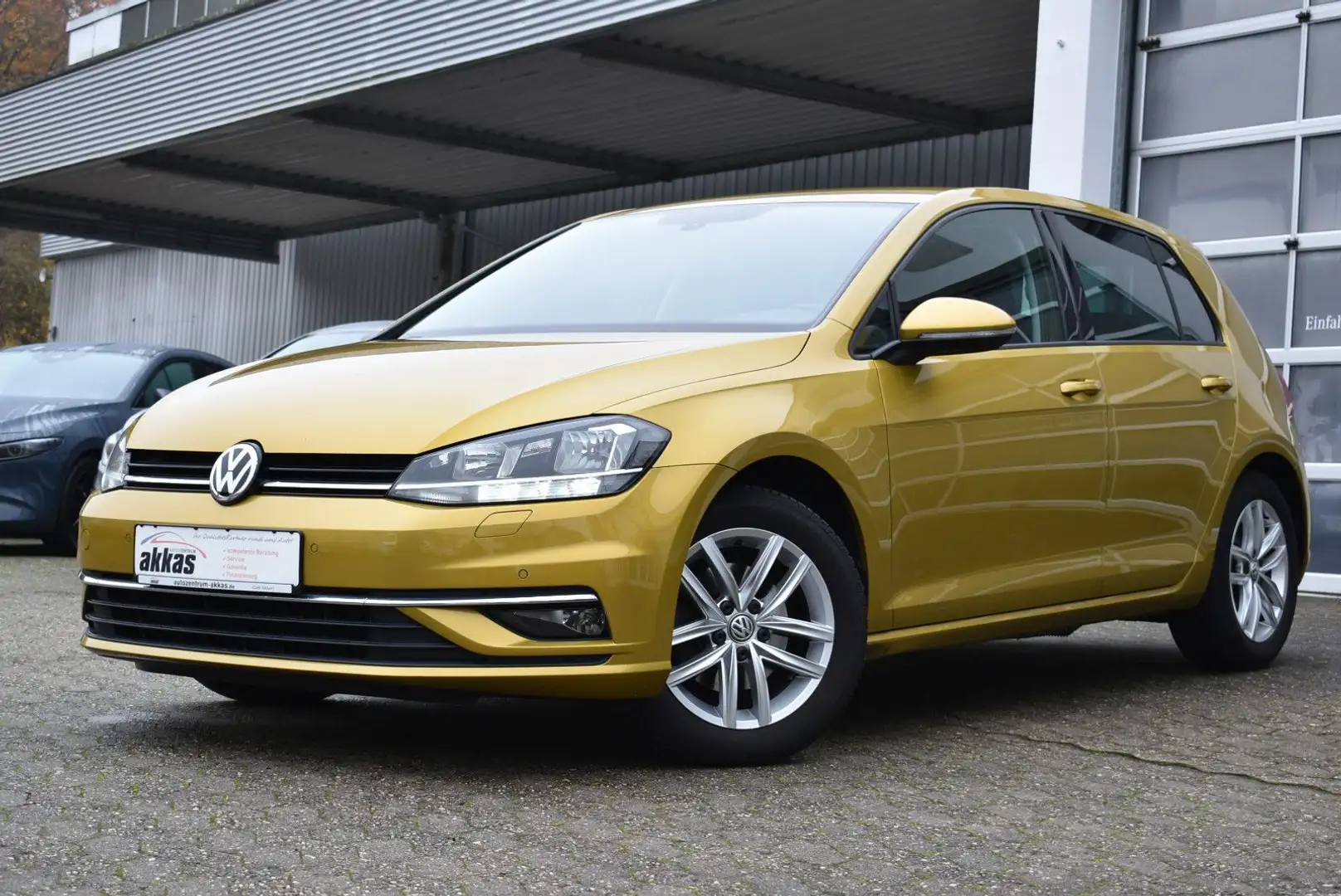 Volkswagen Golf VII Lim. 1.4 TSI Comfortline *Navi*Sitzhzg* Gelb - 1