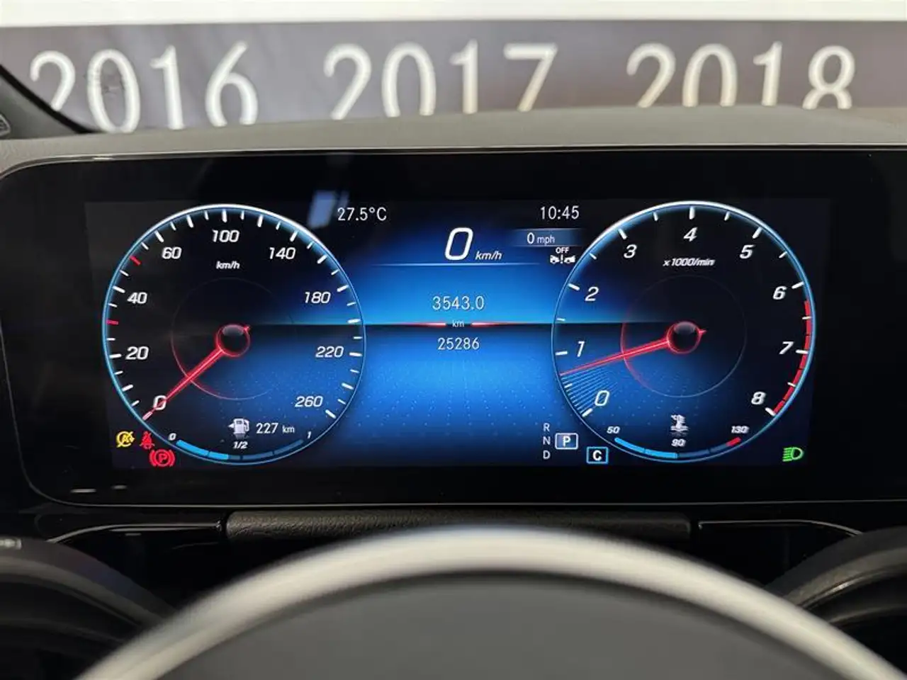 Mercedes-Benz GLA снимка Mercedes-Benz GLA