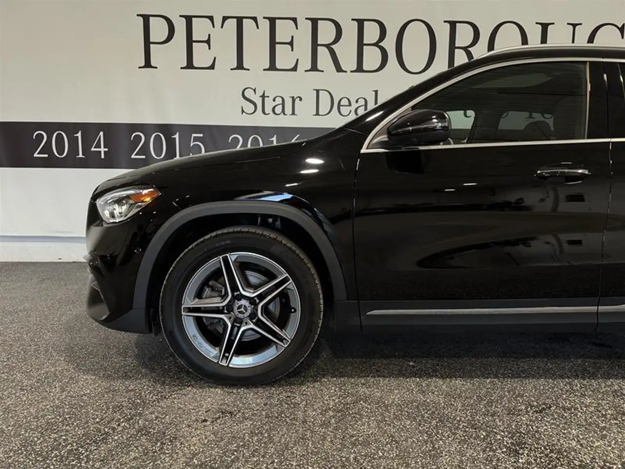 Mercedes-Benz GLA снимка Mercedes-Benz GLA