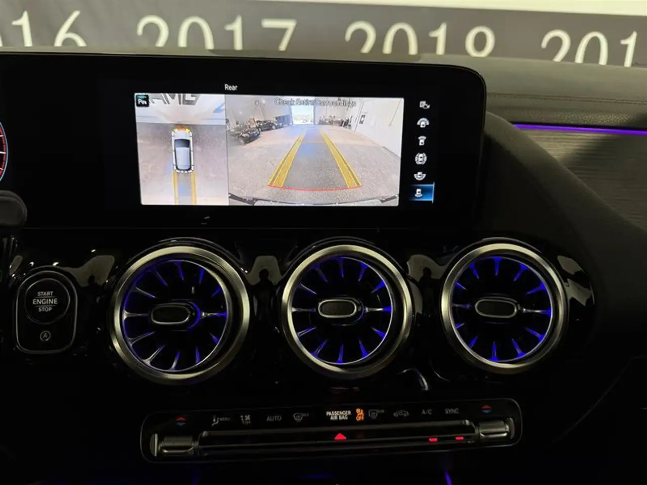 Mercedes-Benz GLA снимка Mercedes-Benz GLA