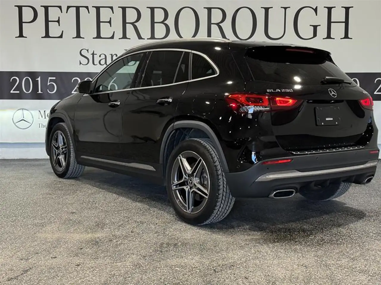 Mercedes-Benz GLA снимка Mercedes-Benz GLA