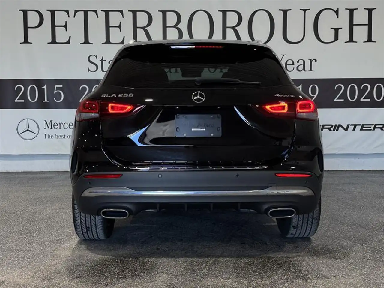 Mercedes-Benz GLA снимка Mercedes-Benz GLA