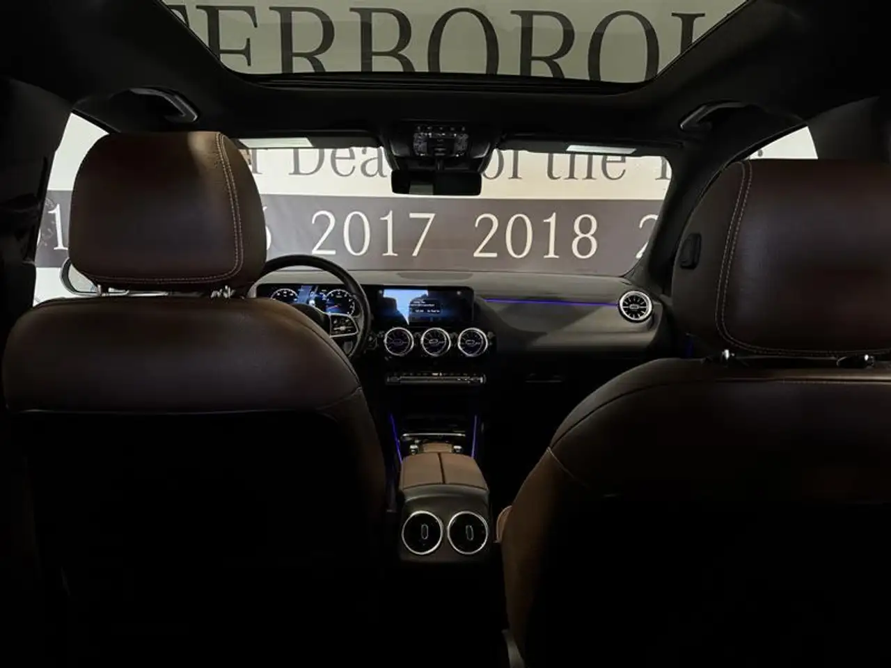 Mercedes-Benz GLA снимка Mercedes-Benz GLA