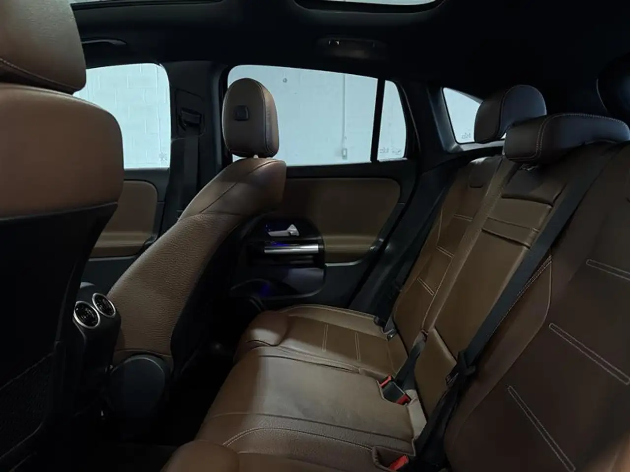 Mercedes-Benz GLA снимка Mercedes-Benz GLA