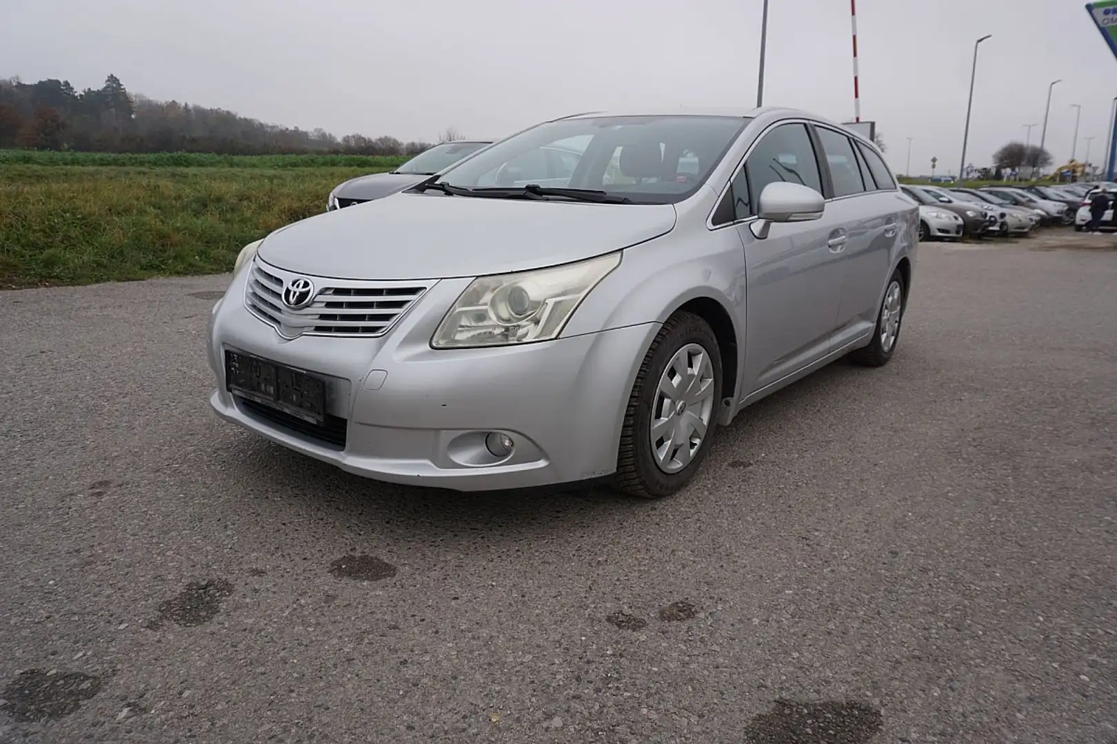 Toyota Avensis 2,0 D4-D 125 DPF Comfort Grau - 1