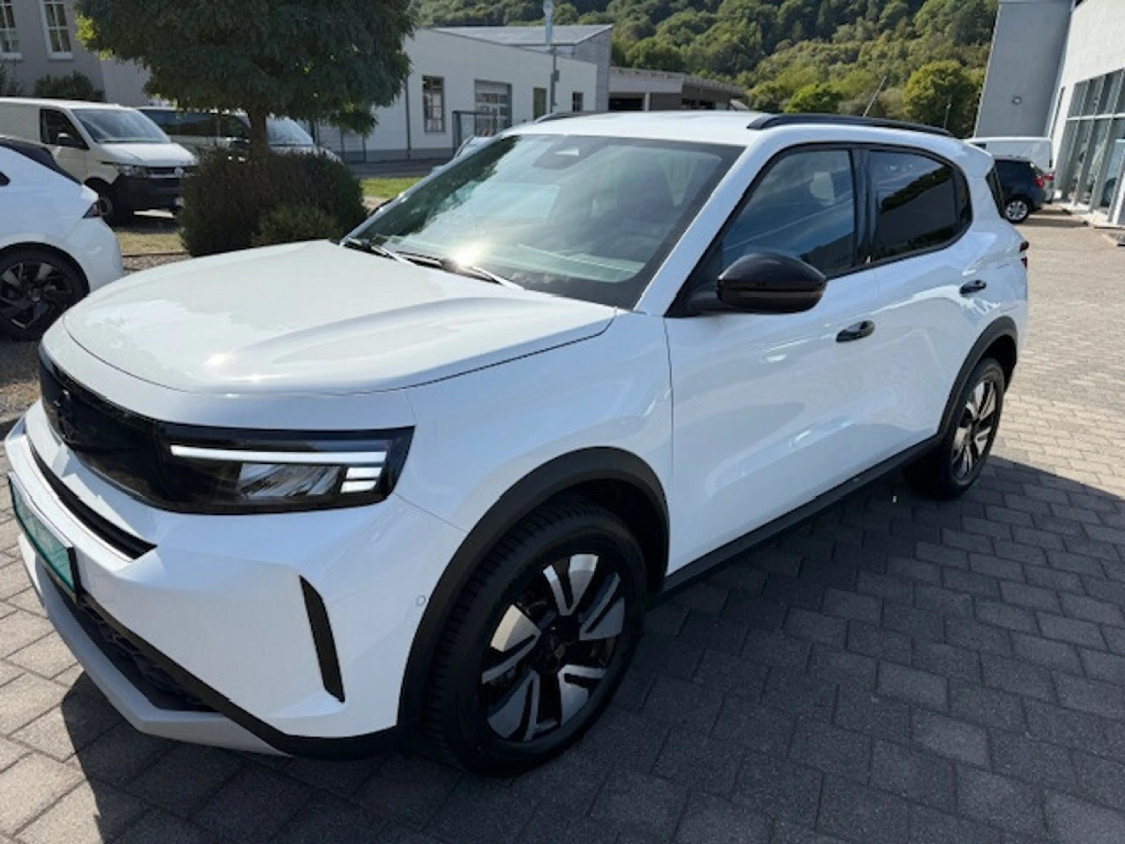 Opel Frontera 1.2 Turbo 48V Hybrid GS — photo 3