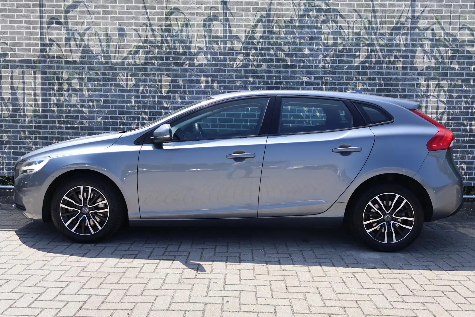 Volvo V40 1.5 T2 Nordic+ Gris - 2