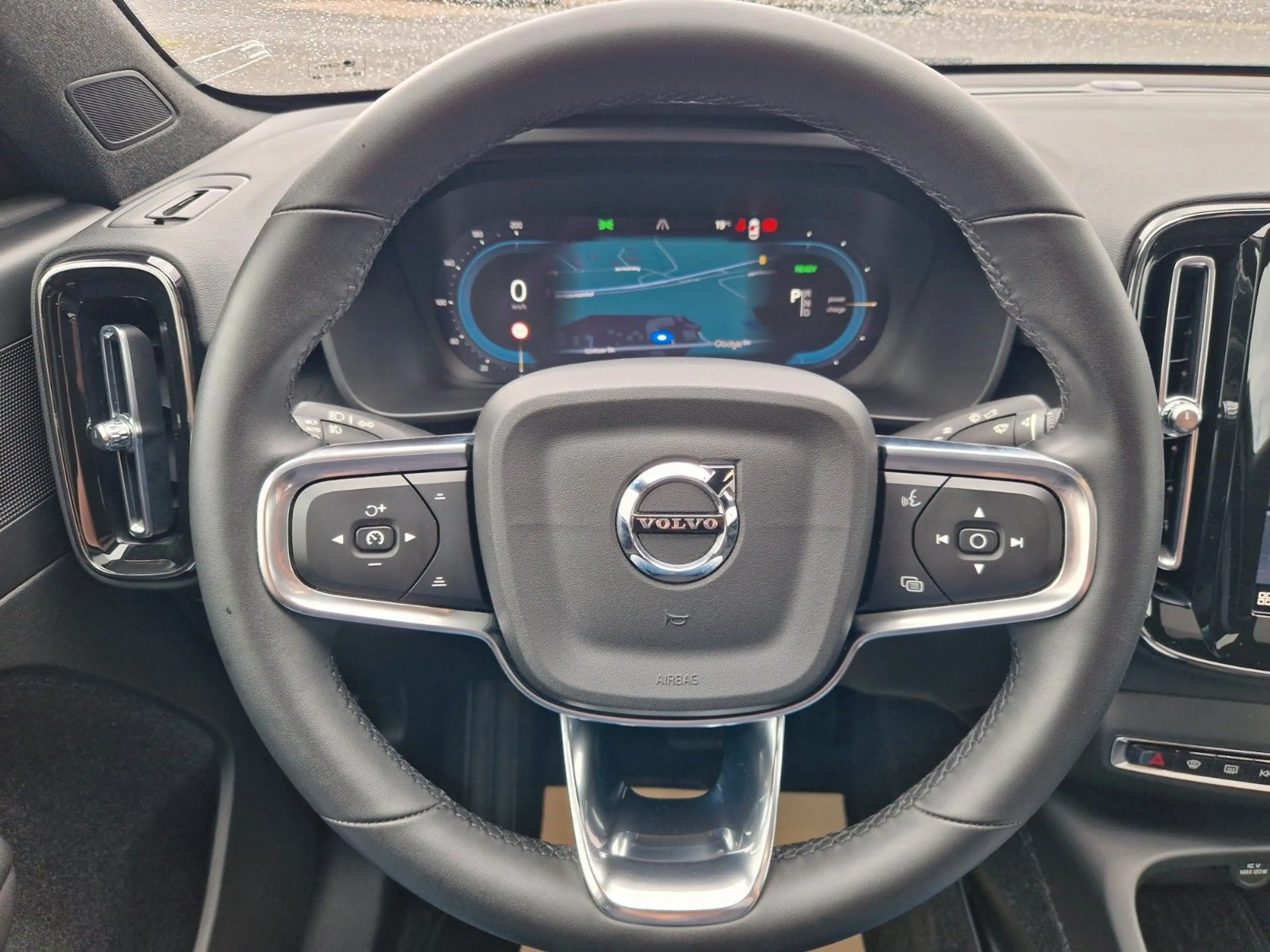 Volvo C40 Plus Recharge Pure Electric AWD — photo 12