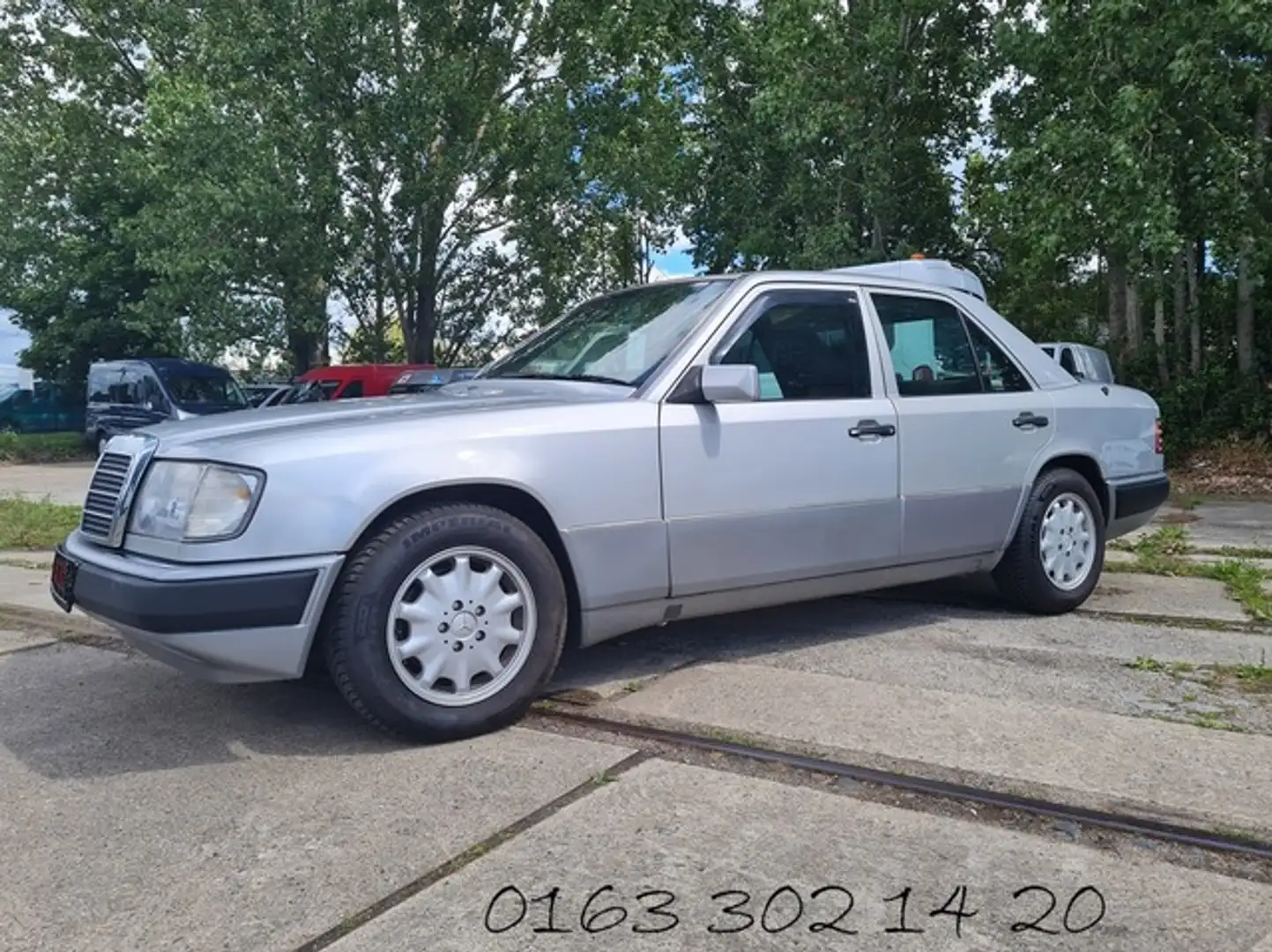 Mercedes-Benz E 280 KLIMA 2.HAND+SCHECKHEFT + H-GUTACHTEN+TÜV Silber - 2