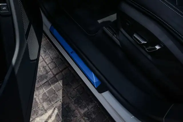 Audi Q8 view 15