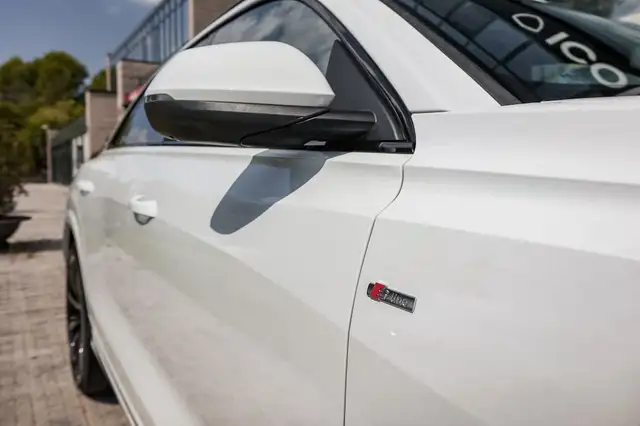 Audi Q8 view 7