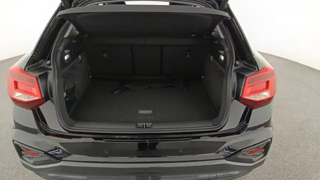 Audi Q2 view 7