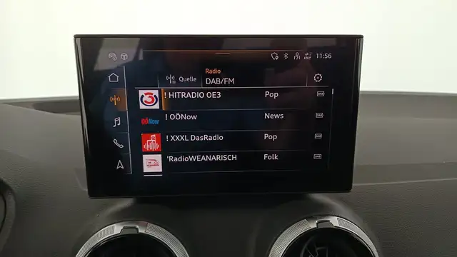 Audi Q2 view 8