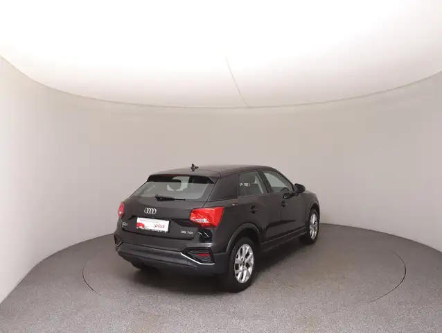 Audi Q2 view 4