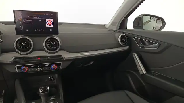 Audi Q2 view 13