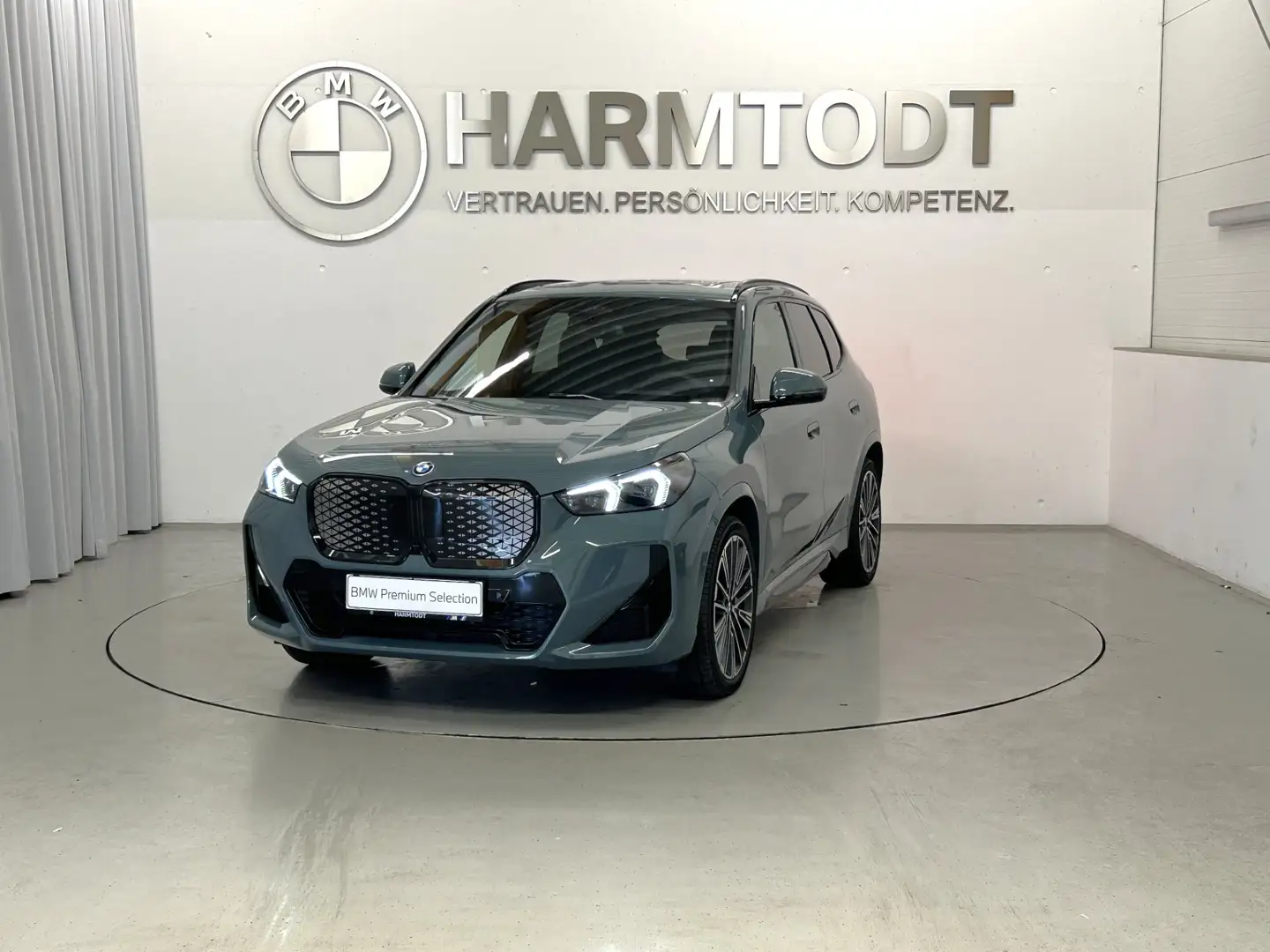BMW iX1 eDrive20 *M-Sportpaket PRO* Grün - 2