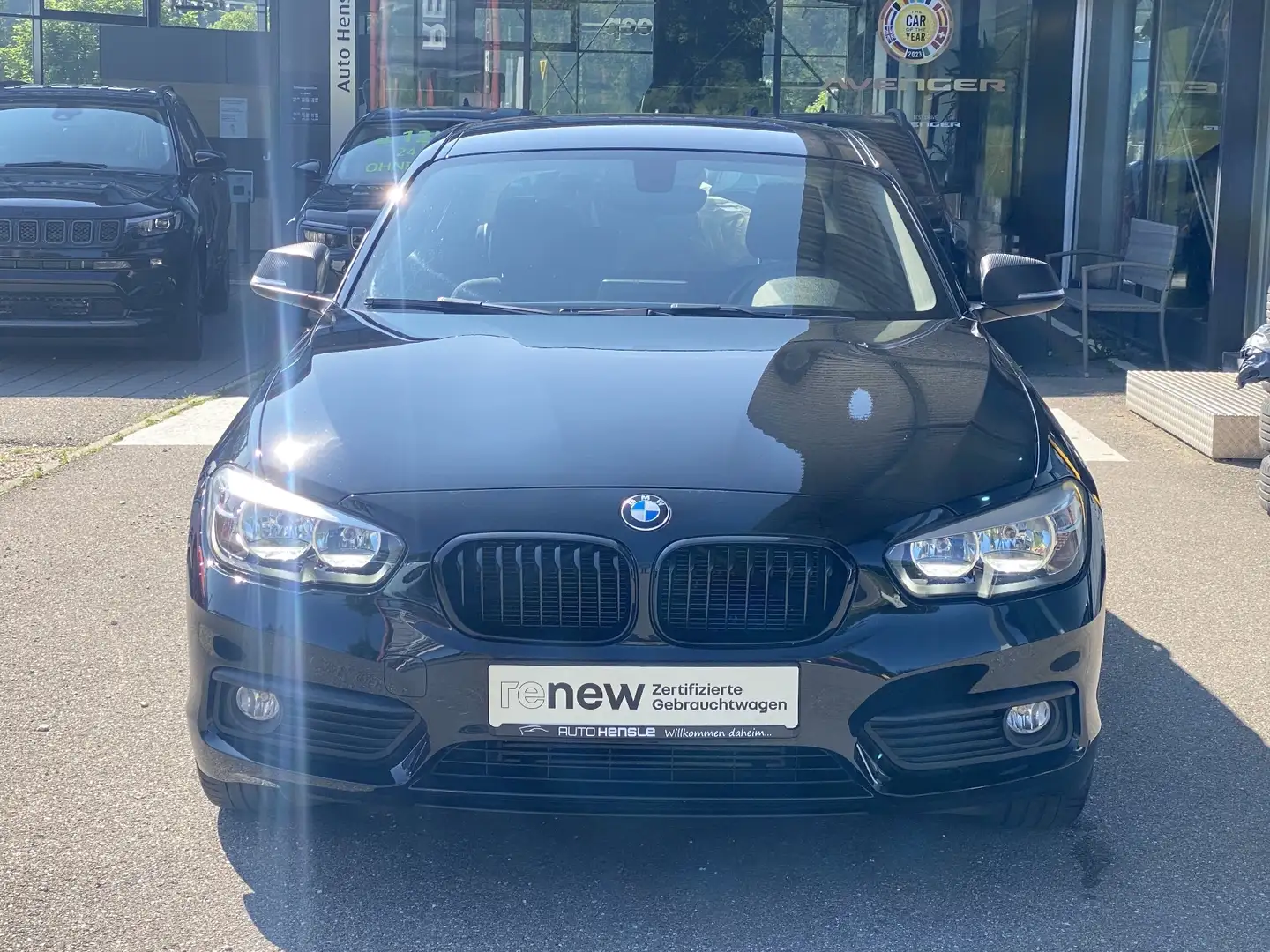 BMW 1er - 116 i Advantage Schwarz - 2