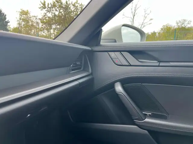 Porsche 911 view 9