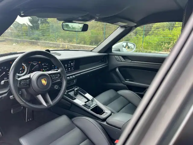 Porsche 911 view 15